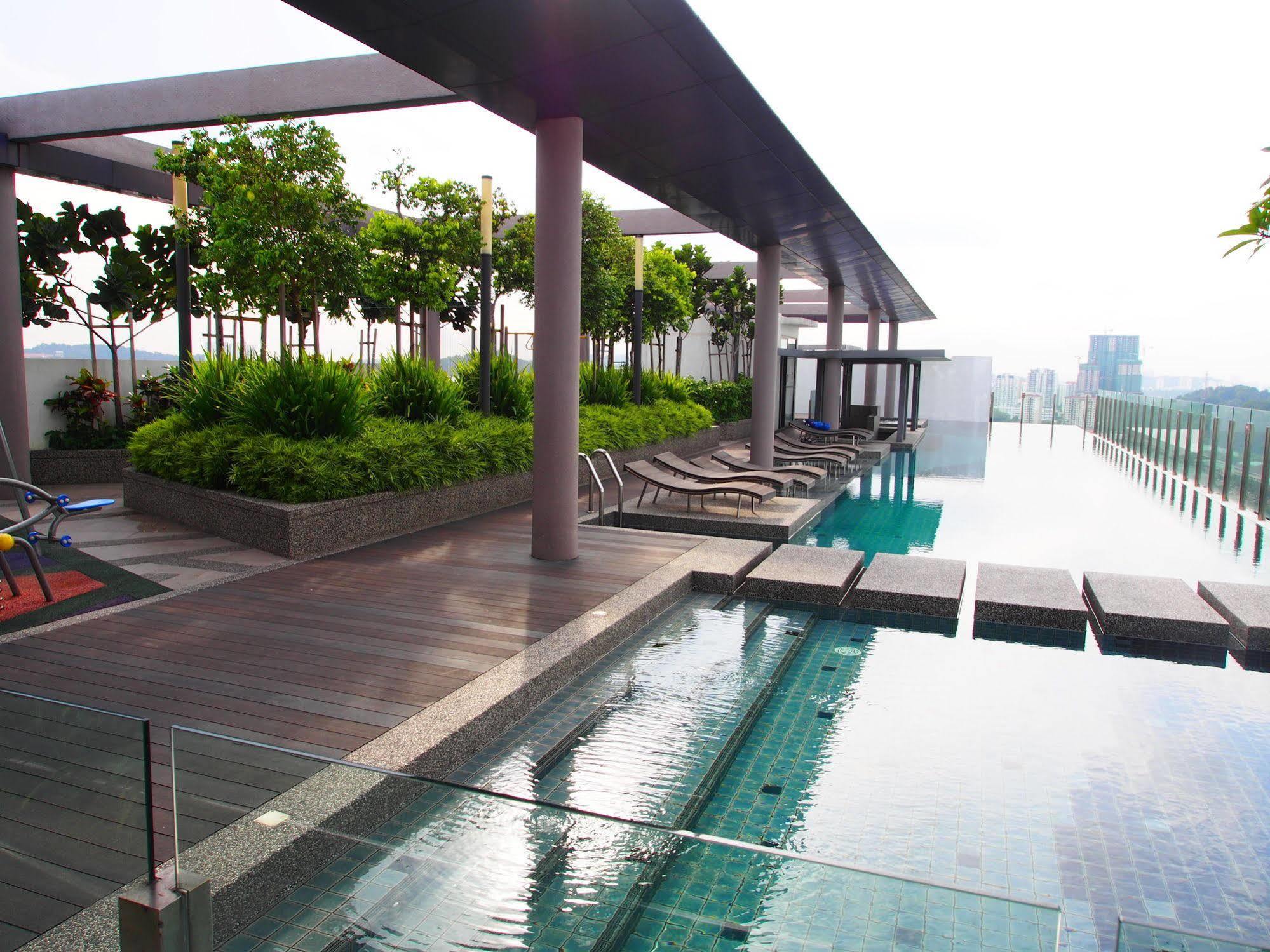 Premier Times International Hotel Seri Kembangan Exterior foto